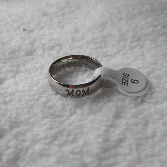 "MOM" Silver Band Ring Size 9 Minimalist - Picture 3 of 3